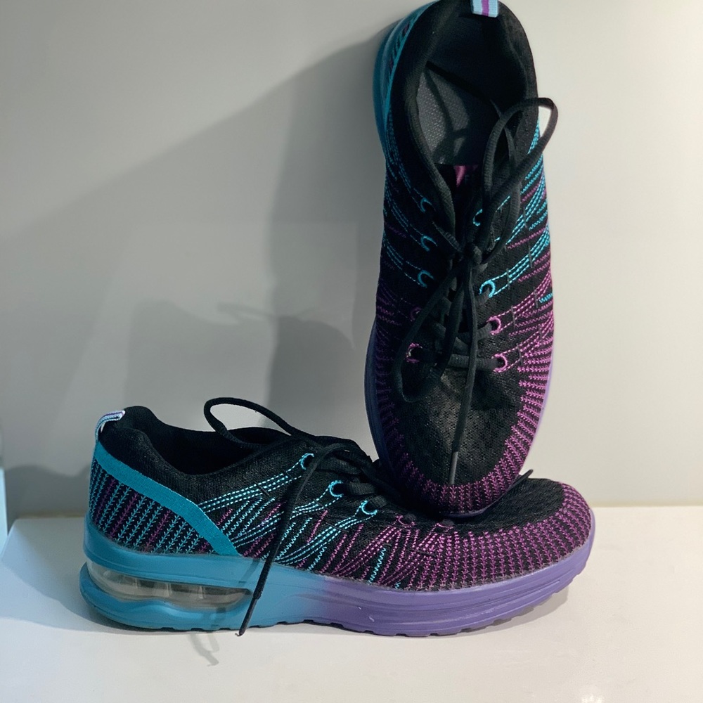 Women’s Athletic Shoe. Purple and Blue. Size 8.5 Womens/7 Mens